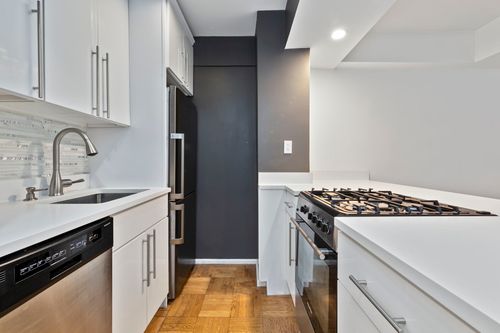 4a-210 E 63rd St, New York, NY, 10065-7667 | Card Image