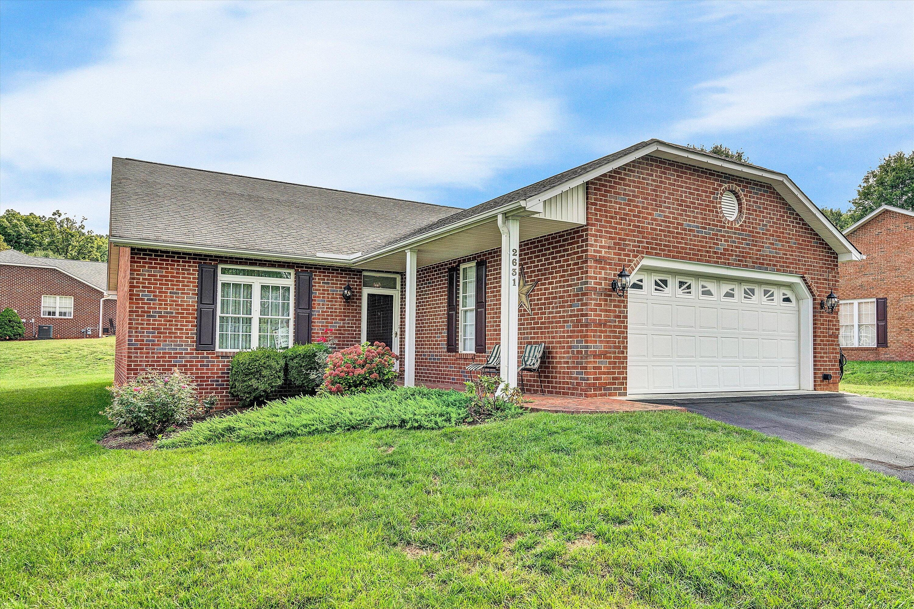 Feather Garden Cir, Vinton, VA 24179