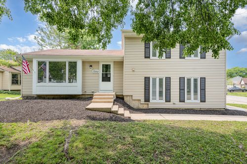 1500 Bunescu Ln, Buffalo Grove, IL, 60089-1212 | Card Image