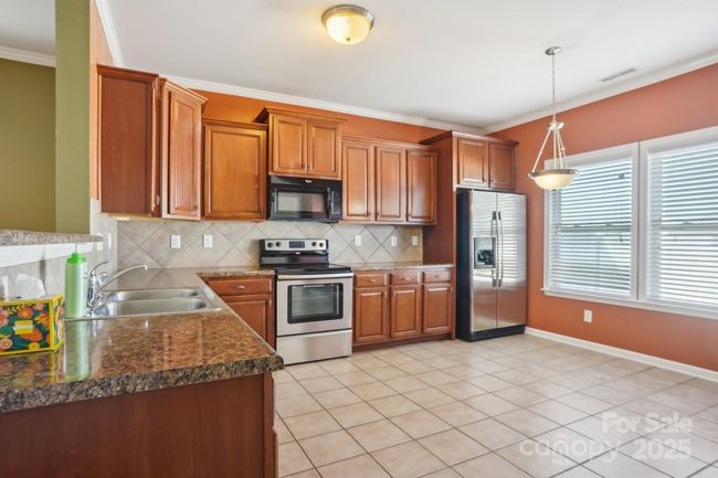 Eat in Kitchen | Image 9
