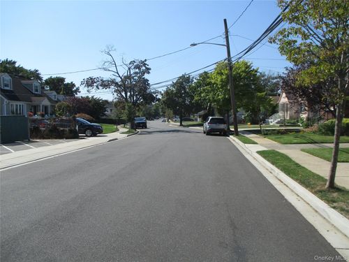 6 Birch Ln, Valley Stream, NY, 11581-1764 | Card Image