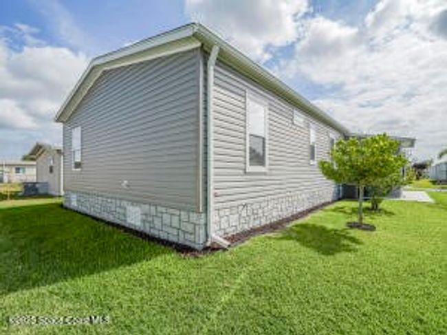 623 Hyacinth Cir, House other with 3 bedrooms, 2 bathrooms and null parking in Barefoot Bay FL | Image 36