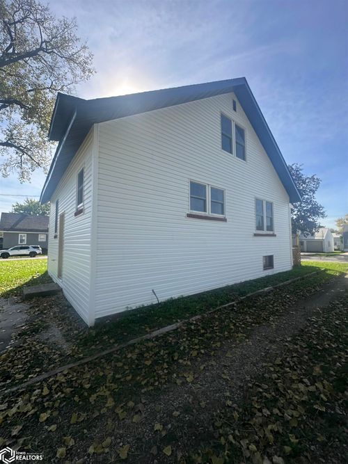 204 Carson, Iowa Falls, IA, 50126 | Card Image