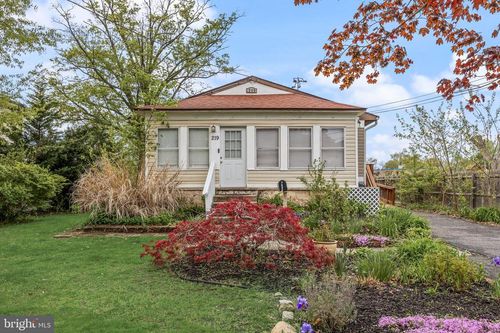 219 W Center Ave, MAPLE SHADE, NJ, 08052-2824 | Card Image