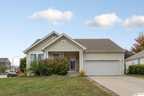 2208 S Mineral Dr, Papillion, NE, 68046-8048 | Card Image