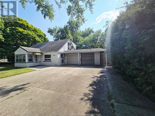 2865 Curry Ave, Windsor, ON, N9E2S9 | Card Image