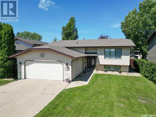 1652 Barton Dr, Prince Albert, SK, S6V7T1 | Card Image