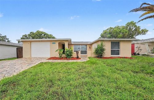 9135 Hunt Club Ln, PORT RICHEY, FL, 34668-5193 | Card Image