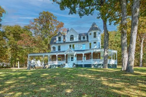 211 Mountainside Rd, Mendham Twp, NJ, 07945-1100 | Card Image