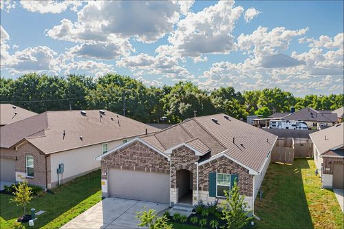 408 St Thomas St, Lockhart, TX, 78644-3679 | Card Image