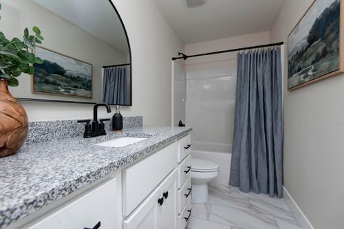 3692 W Overland St, Springfield, MO, 65807-8923 | Card Image