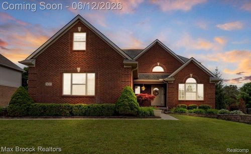 54265 Birchwood Dr, South Lyon, MI, 48178-8004 | Card Image