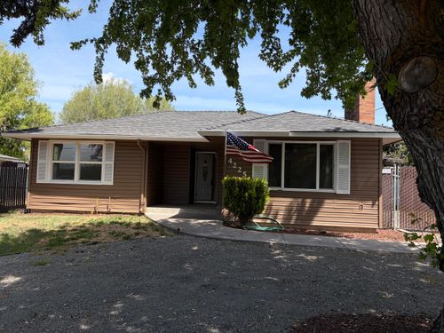 4225 Summers Ln, Klamath Falls, OR, 97603-7954 | Card Image