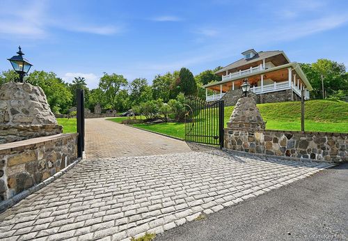 7 Lake Ave, Monroe, NY, 10950-1104 | Card Image