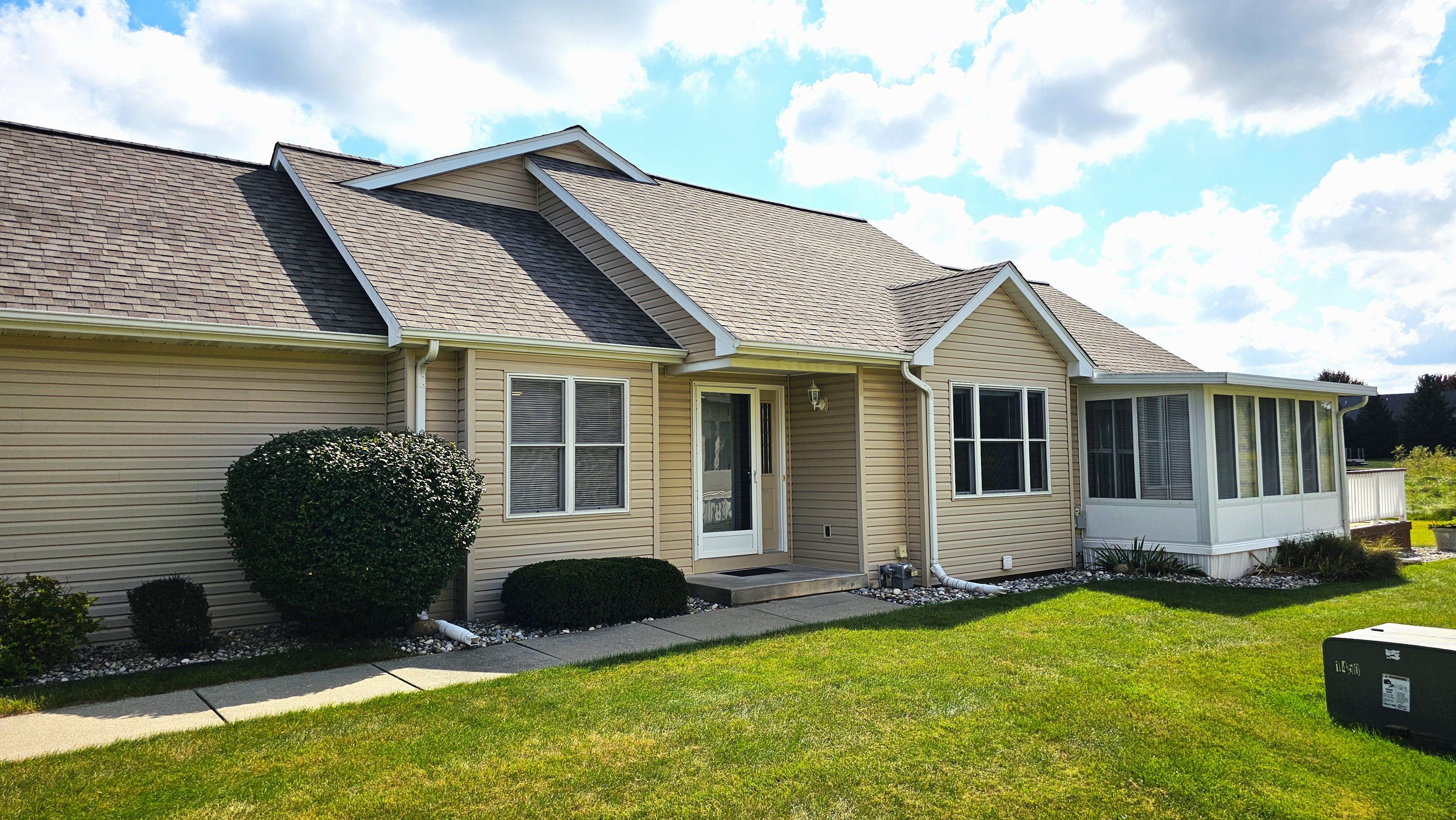 Rosewood Dr, Flushing, MI 48433