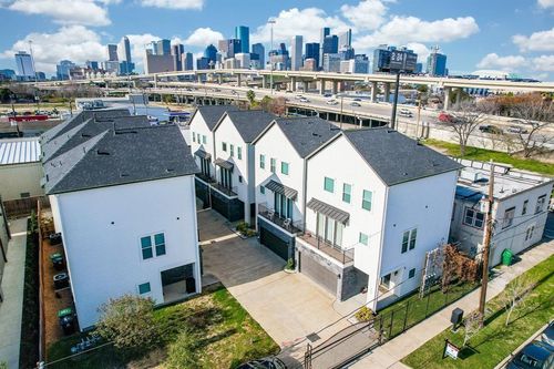 2010 Saint Charles St, Houston, TX, 77003-6040 | Card Image