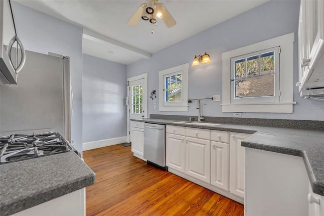 Kitchen with access to backyard | Image 6
