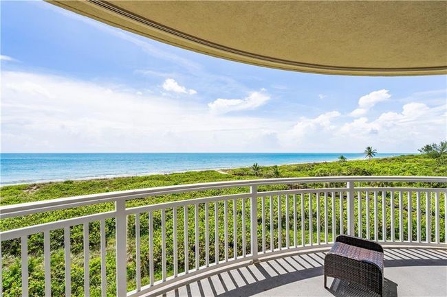 APT-402 - 3702 N Highway A1a, Condo with 3 bedrooms, 3 bathrooms and null parking in Hutchinson Island FL | Image 8