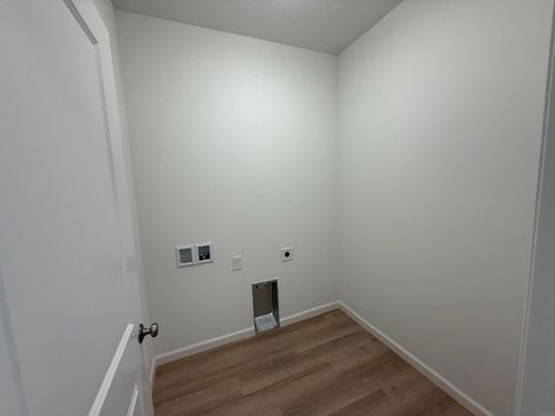 3325 Lincolnshire Rd, Waterloo, IA, 50701-7700 | Card Image