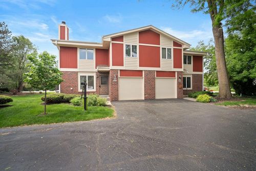 W144N4809 Stone Drive, Menomonee Falls, WI, 53051 | Card Image