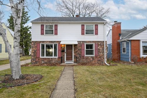 2471 N 80th Street, Wauwatosa, WI, 53213 | Card Image