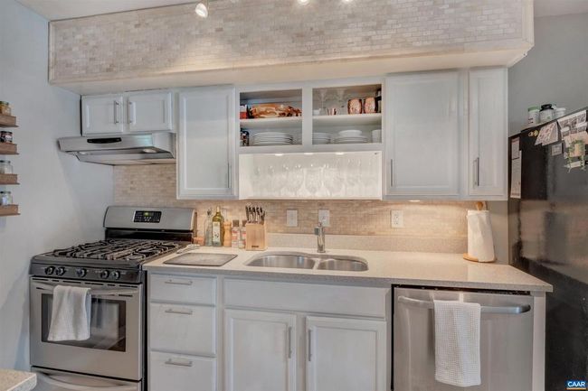APT-4 - 2421 Barracks Pl, Condo with 2 bedrooms, 1 bathrooms and null parking in CHARLOTTESVILLE VA | Image 4