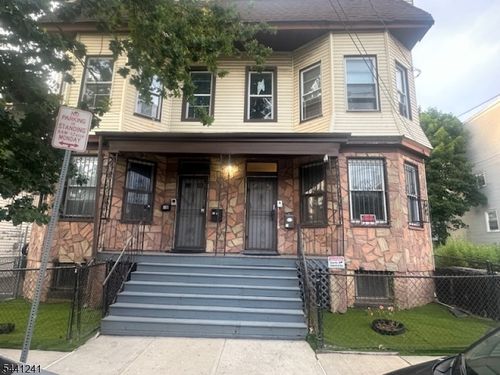 531 13th Ave, Newark, NJ, 07103-1310 | Card Image