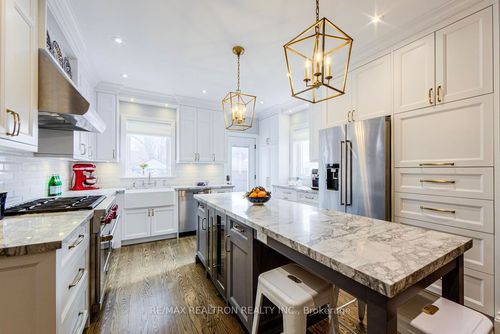 507 Beresford Ave, Toronto, ON, M6S3B9 | Card Image