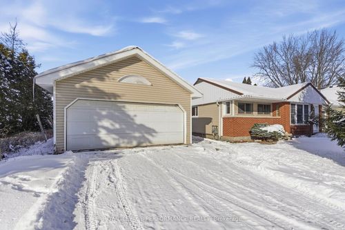 724 St Antoine St, Cornwall, ON, K6H7G9 | Card Image