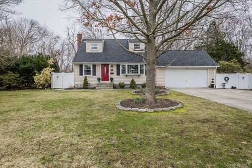 360 Renee Dr, Bayport, NY, 11705-1223 | Card Image