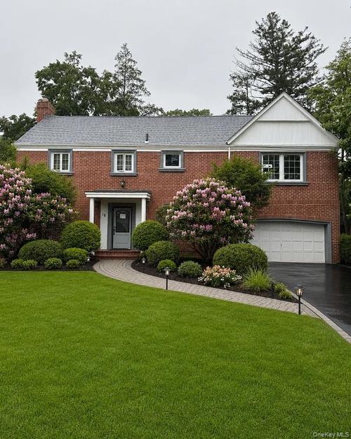18 Pond Park Rd, Great Neck, NY, 11023-2012 | Card Image