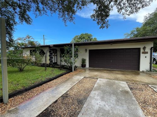 3231 N 73rd Ave, Hollywood, FL, 33024-2432 | Card Image