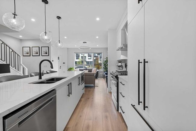 2213 77 Street Sw, Townhouse with 2 bedrooms, 3 bathrooms and 2 parking in Calgary AB | Image 12