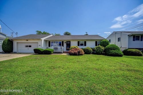 2222 Riviera Pkwy, Point Pleasant Boro, NJ, 08742-4955 | Card Image