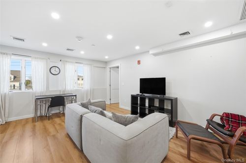 62 South St, Oyster Bay, NY, 11771-1515 | Card Image