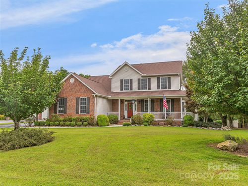 62 Classic Oaks Cir, Hendersonville, NC, 28792-3074 | Card Image