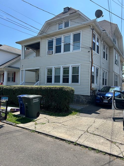 170 Livingston Pl, Bridgeport, CT, 06610-1736 | Card Image