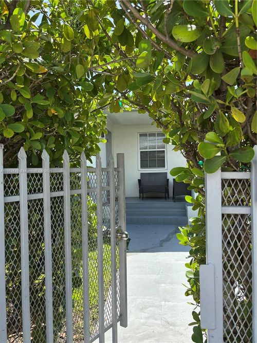 apt-2-7515 Dickens Ave, Miami Beach, FL, 33141-2451 | Card Image