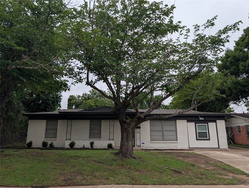 105 Dupont Cir, Fort Worth, TX, 76134-2908 | Card Image
