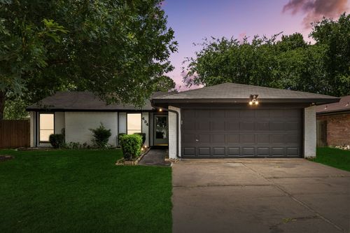 434 Stonehenge Dr, Arlington, TX, 76014-1131 | Card Image