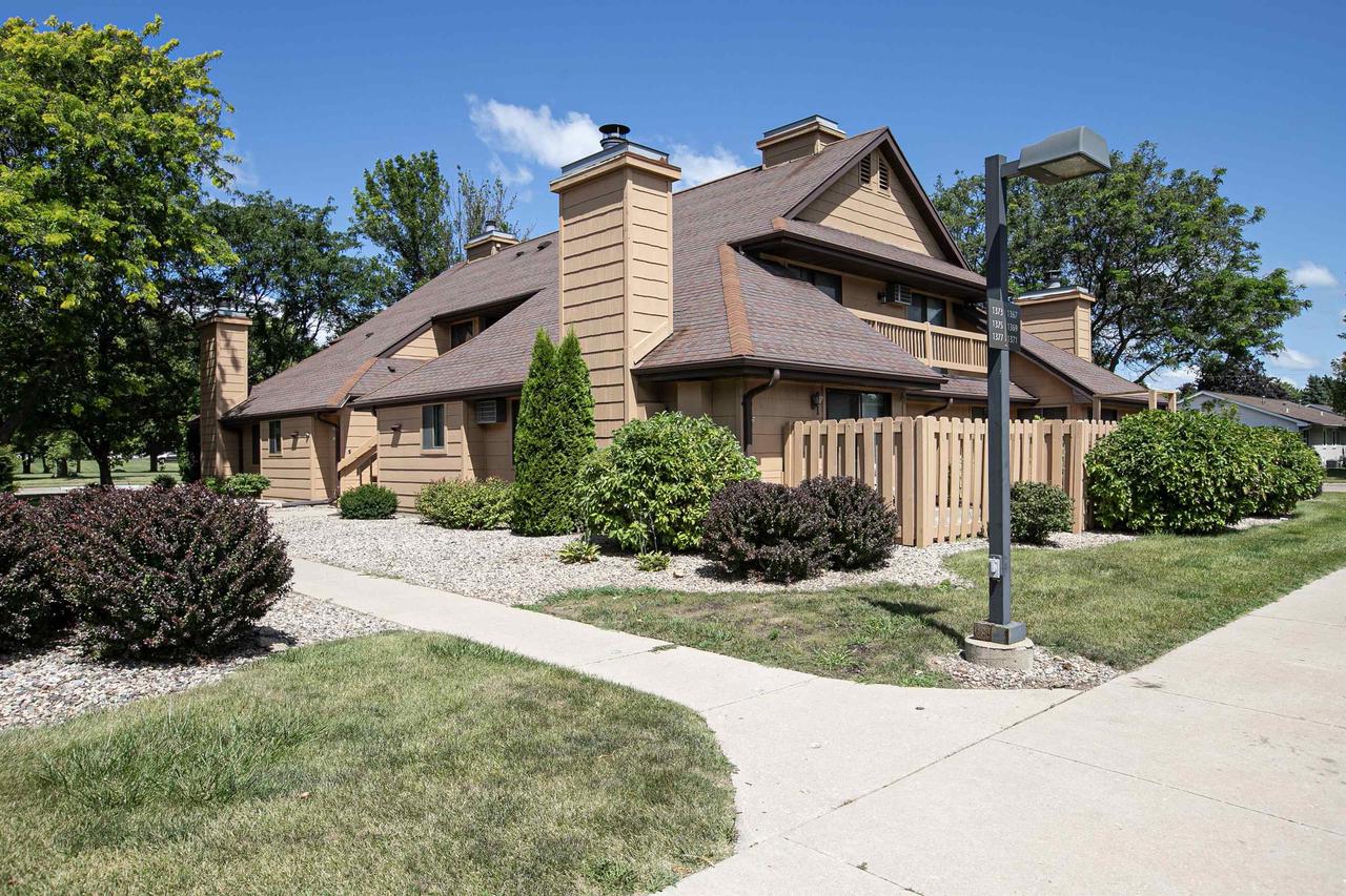 18th Ave, Oshkosh, WI 54902