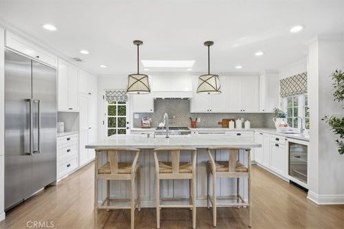 592 33rd St, Manhattan Beach, CA, 90266-3406 | Card Image