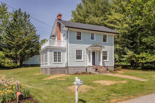 208 Lee St, STAUNTON, VA, 24401-2346 | Card Image