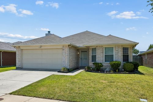 5751 Hunters Bend Ln, Dallas, TX, 75249-2300 | Card Image