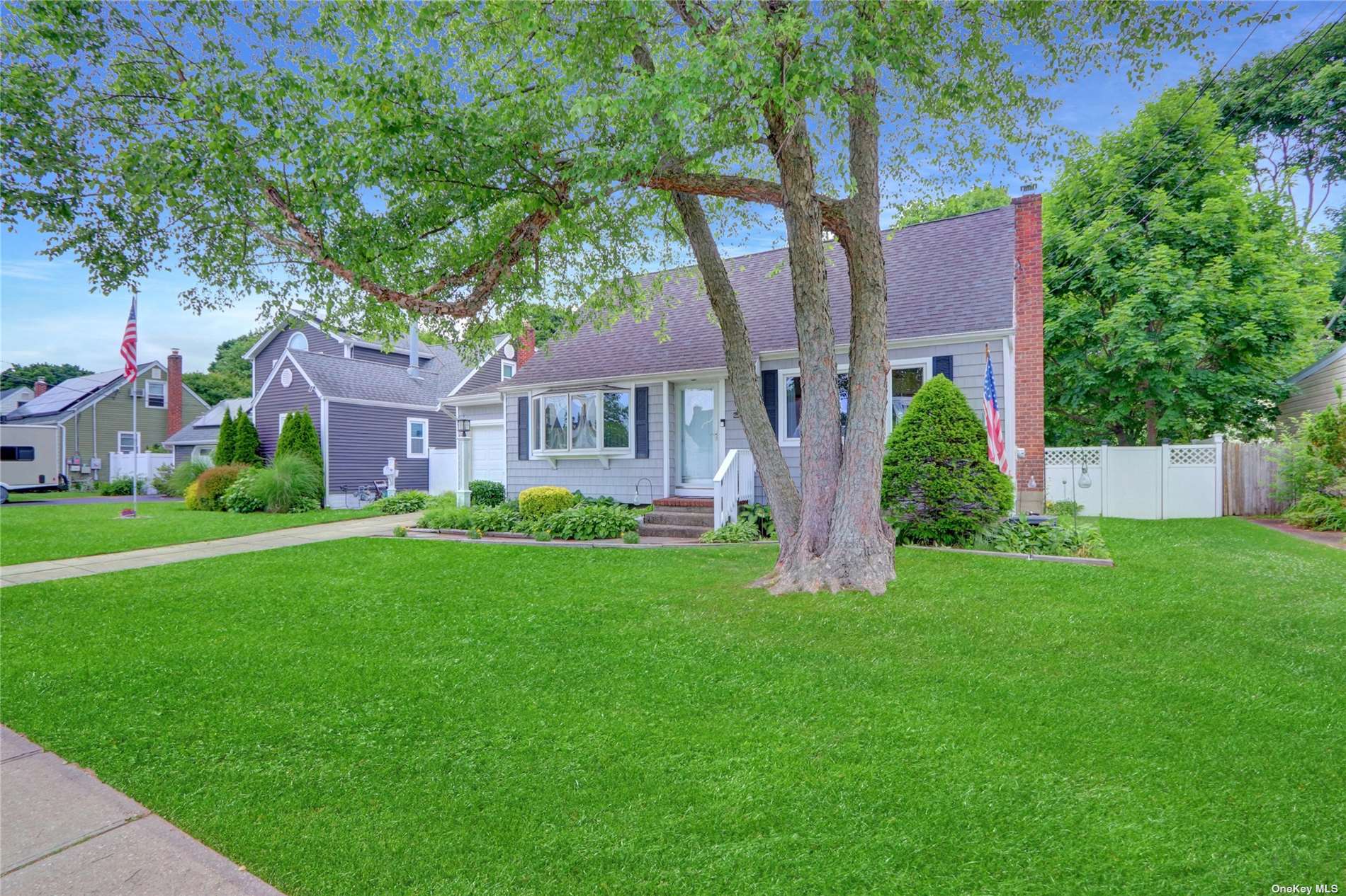 18th St, West Babylon, NY 11704
