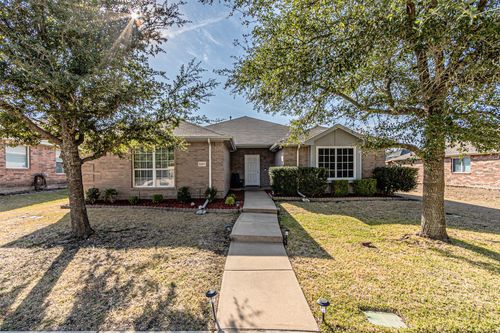 2261 Fieldcrest Dr, Rockwall, TX, 75032-9222 | Card Image