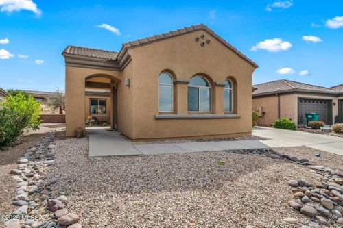 2057 W Acacia Bluffs Dr, Green Valley, AZ, 85622-8084 | Card Image