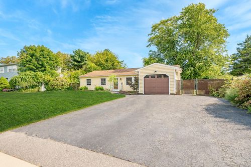 16 Malcolm St, Bellport, NY, 11713-1008 | Card Image