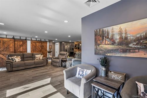 108 Sportsmen St, Central Islip, NY, 11722-3432 | Card Image