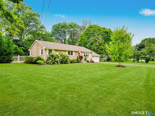 10 Macarthur Rd, Trumbull, CT, 06611-3724 | Card Image